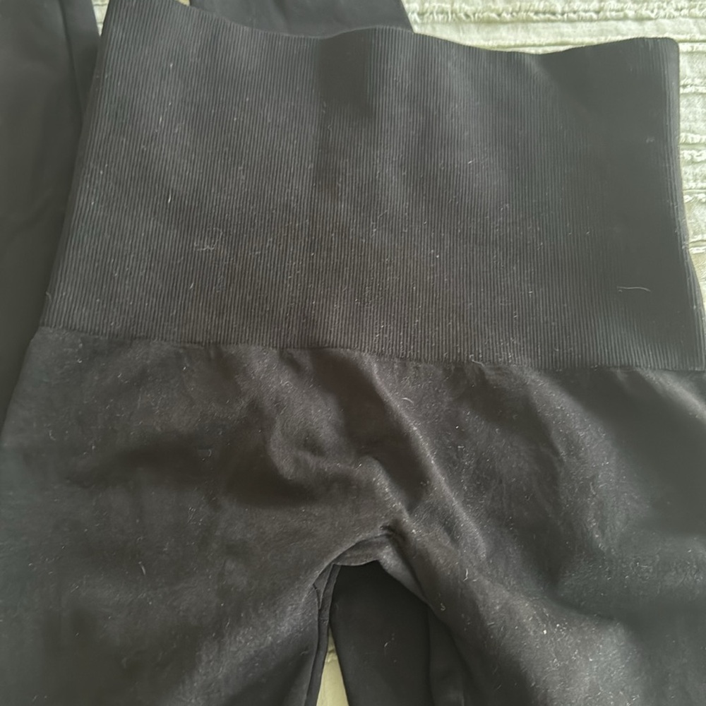 EUC Spanx compression leggings black size M - Picture 2 of 3